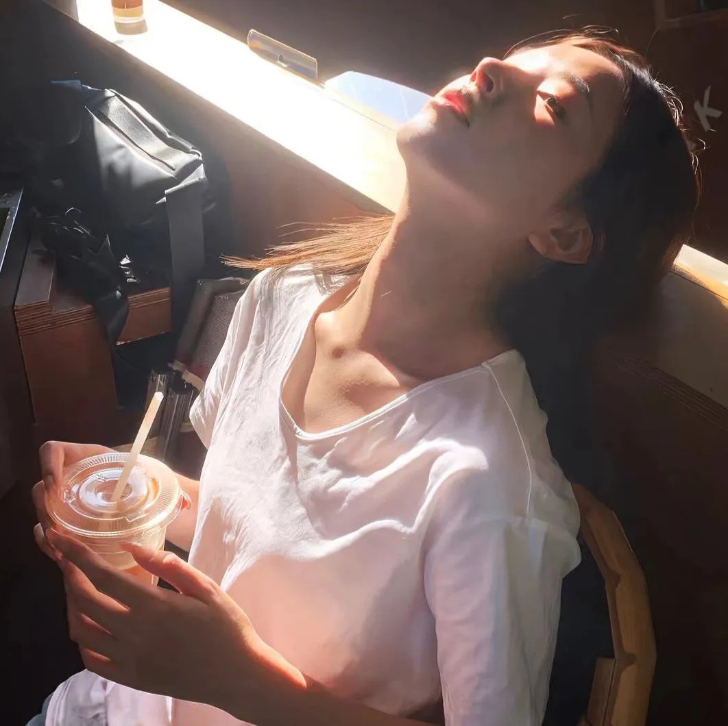 巫师与汉娜·蒙塔娜在船上