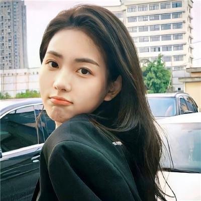 绿茵春色